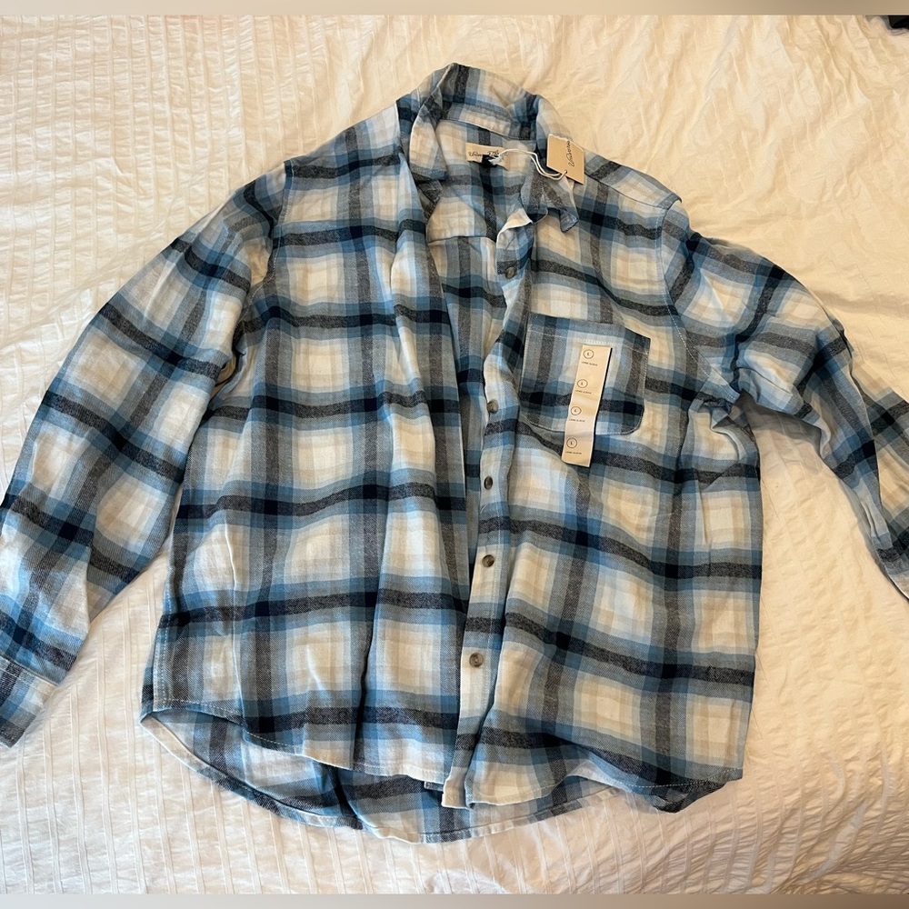 Large Universal Thread Blue Flannel. NWT